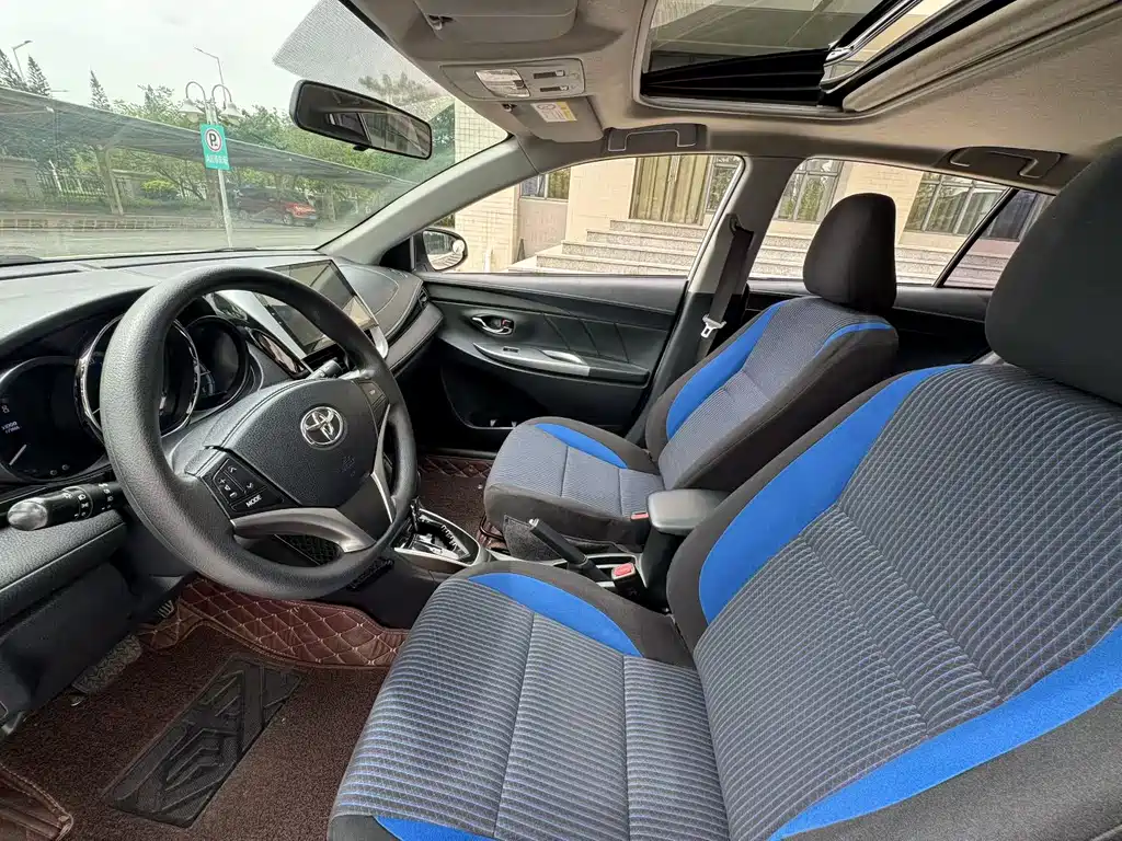 Toyota Yaris L — миниатюра 7