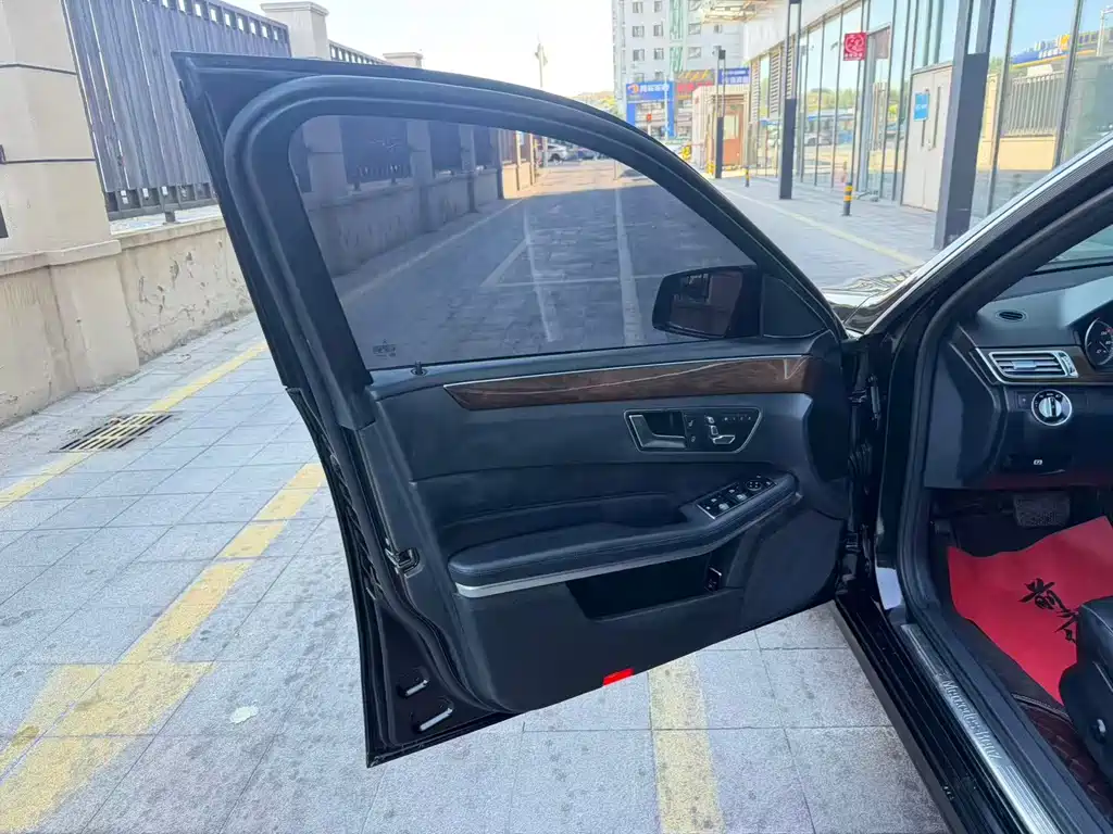 Mercedes-Benz E-Class — миниатюра 4