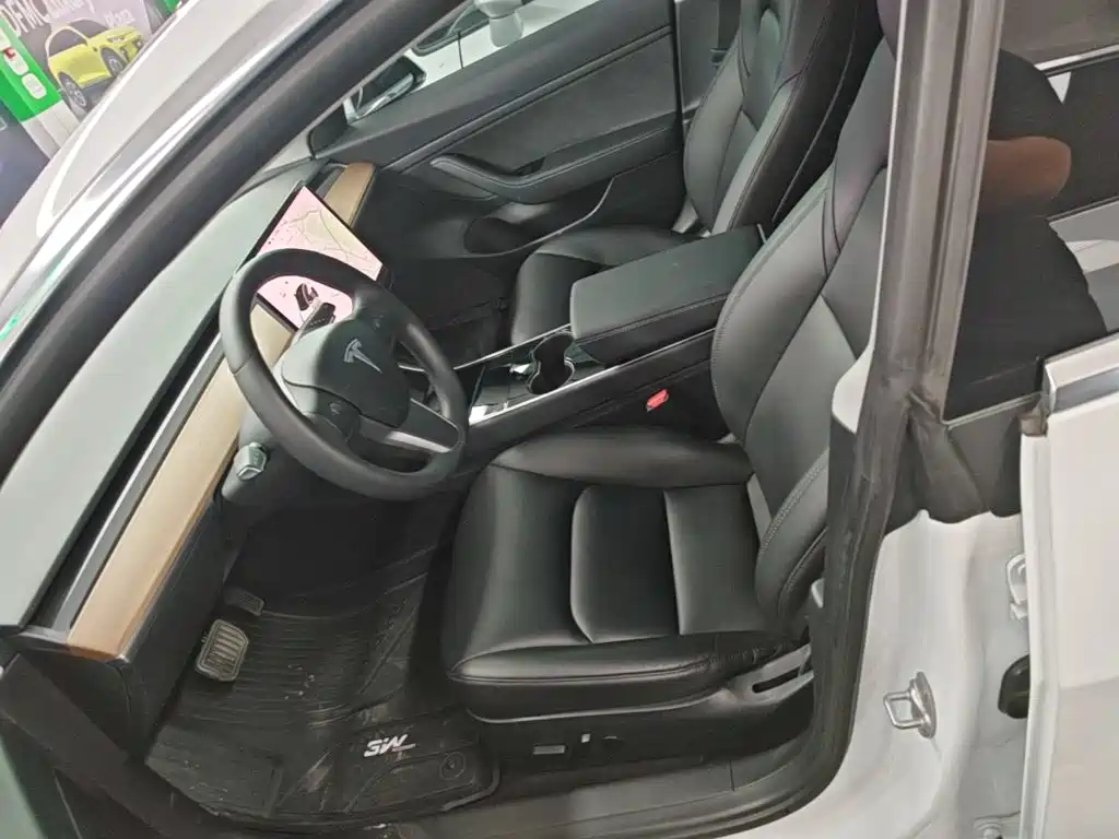 Tesla Model 3 — миниатюра 15