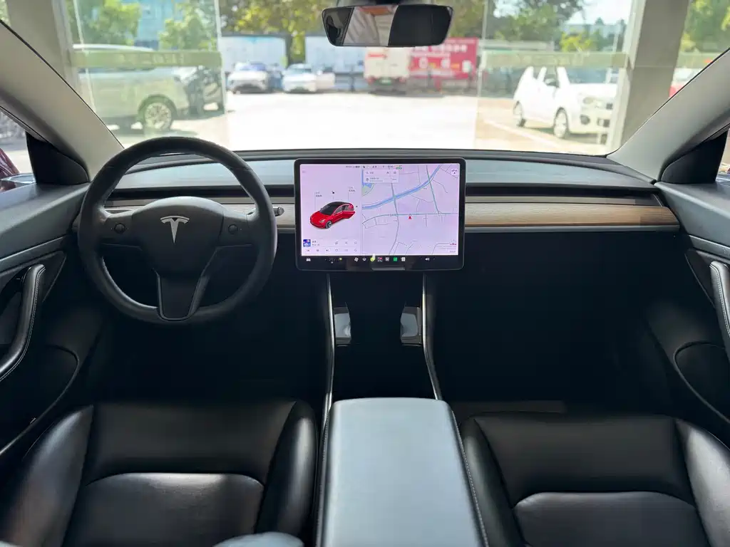 Tesla Model 3 — миниатюра 11