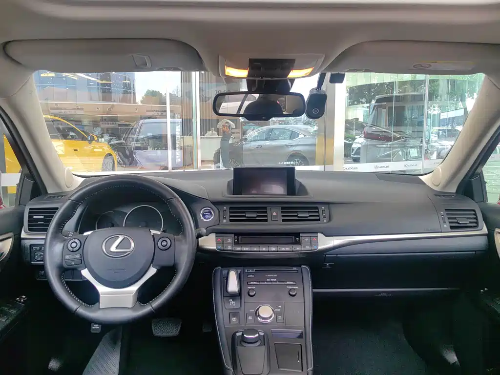 Lexus CT — миниатюра 3
