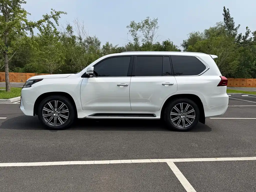 Lexus LX 570 Premium Luxury Edition, фото 8