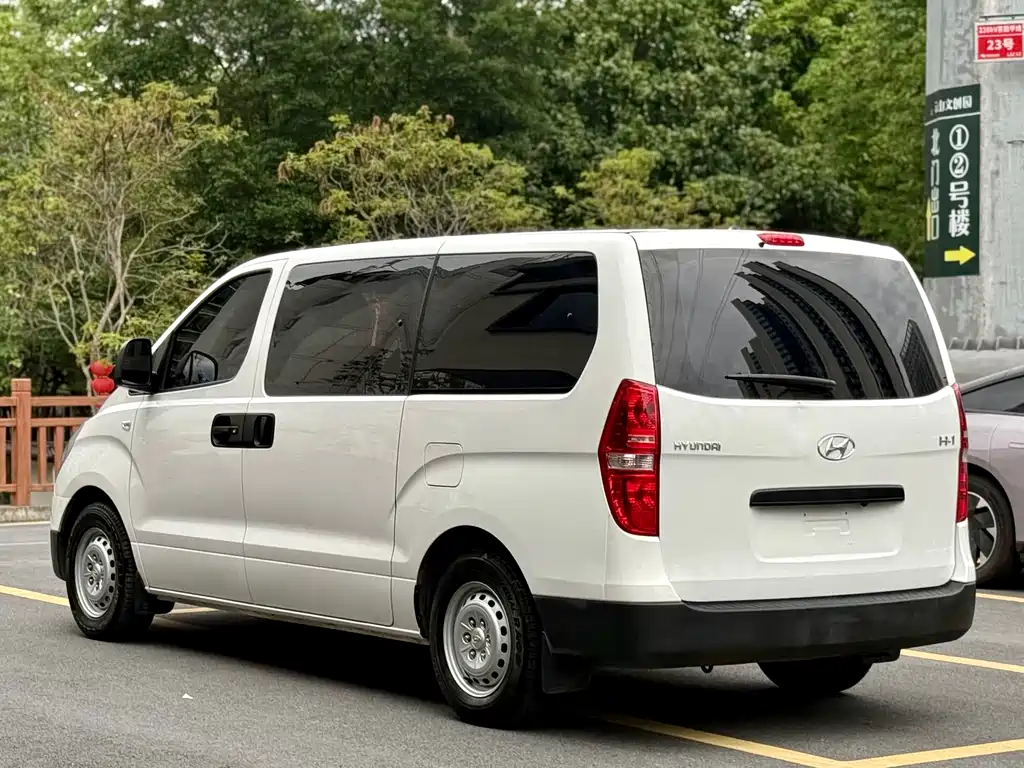 Hyundai H-1 2011 2.4L Comfort
