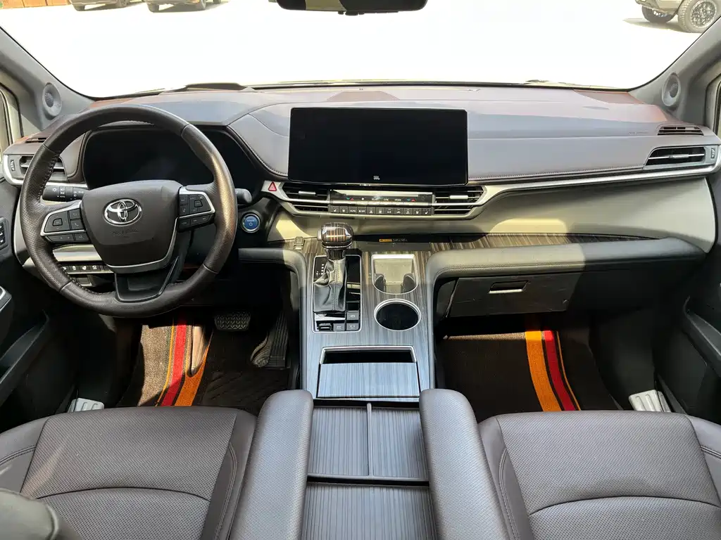Toyota Granvia — миниатюра 10
