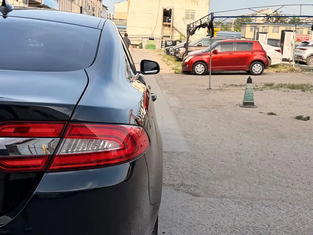 Jaguar XF 2015 XF 2.0T Luxury