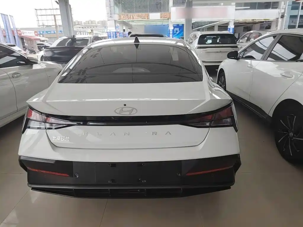 Hyundai Elantra — миниатюра 6