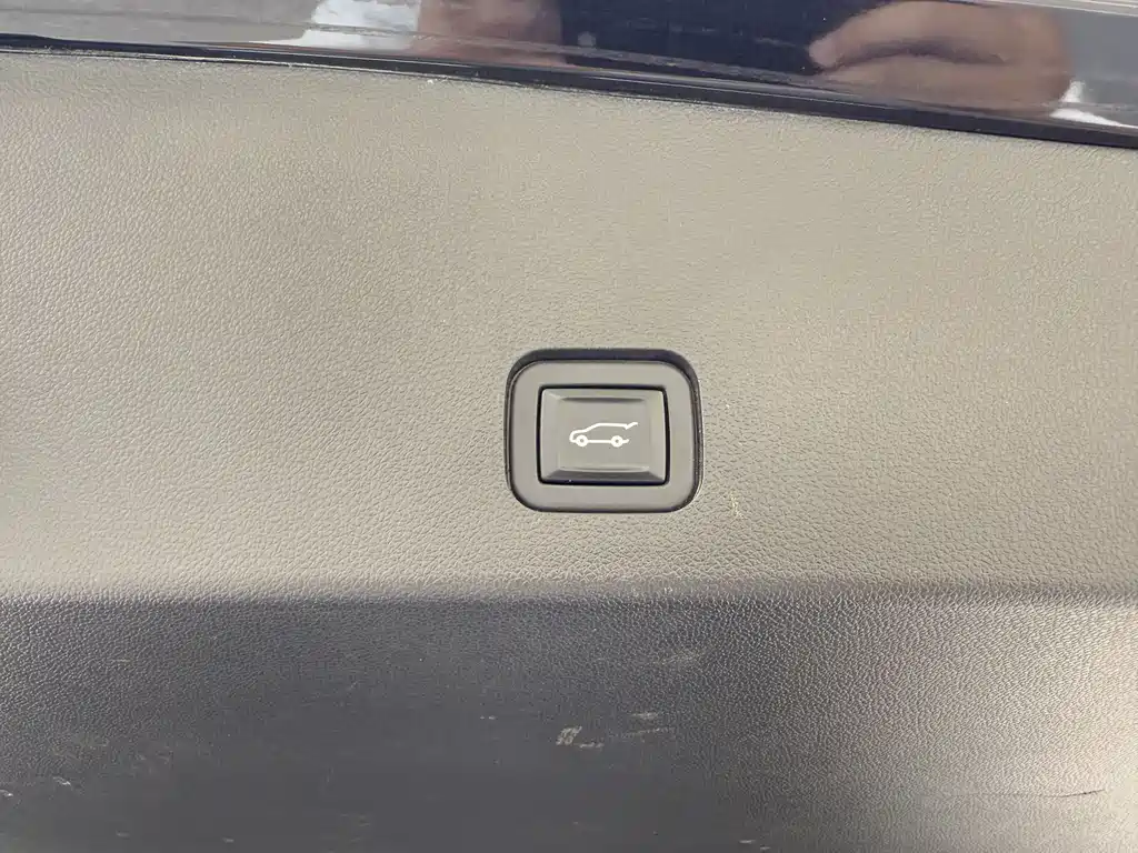 Cadillac XT6 — миниатюра 8
