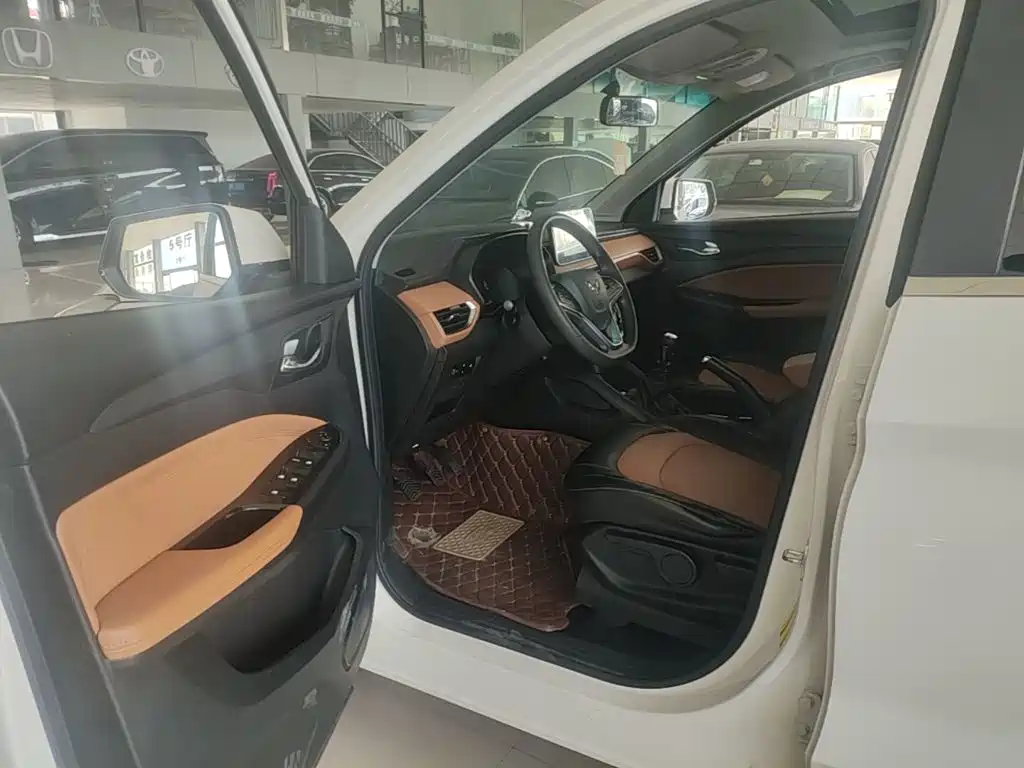 Wuling Hongguang S3 — миниатюра 16