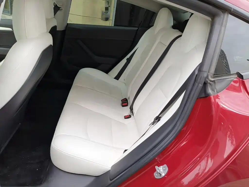 Tesla Model 3 — миниатюра 17
