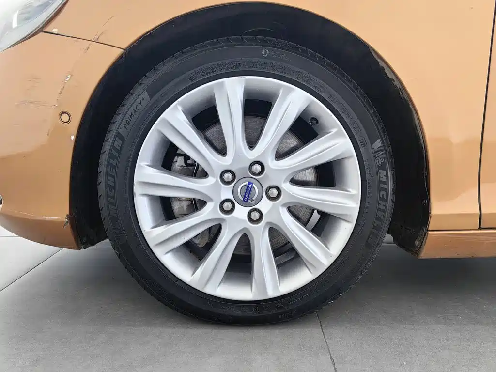 Volvo V40 — миниатюра 17