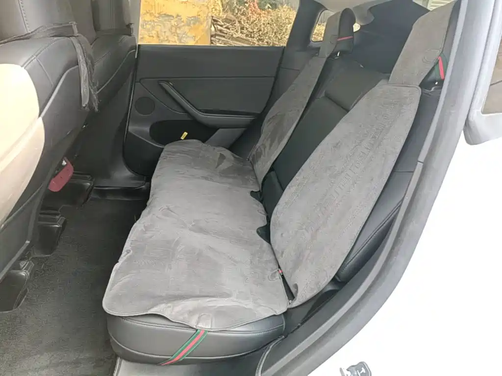 Tesla Model Y — миниатюра 17