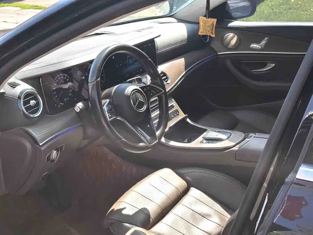 Mercedes-Benz E-Class — миниатюра 7