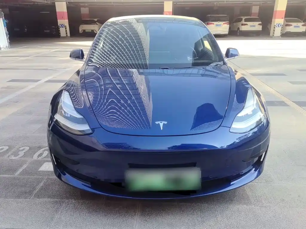 Tesla Model 3 — миниатюра 3