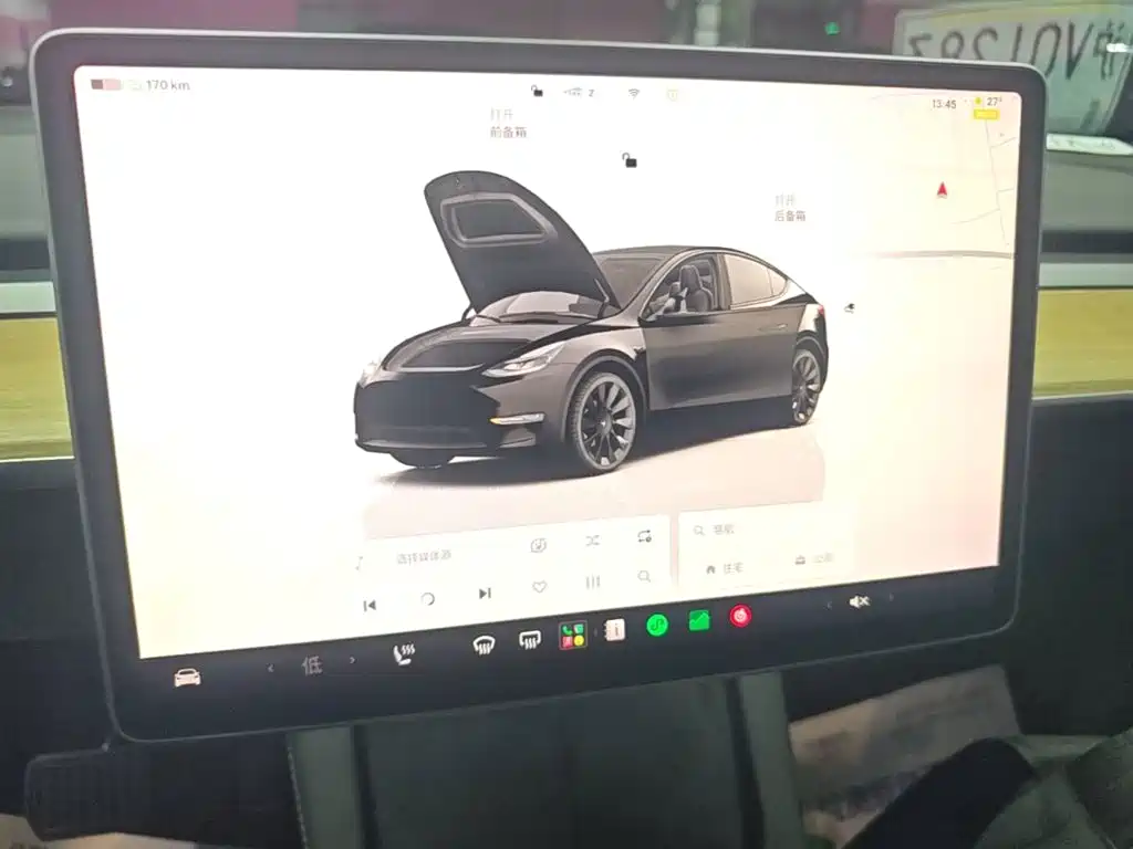 Tesla Model Y — миниатюра 9