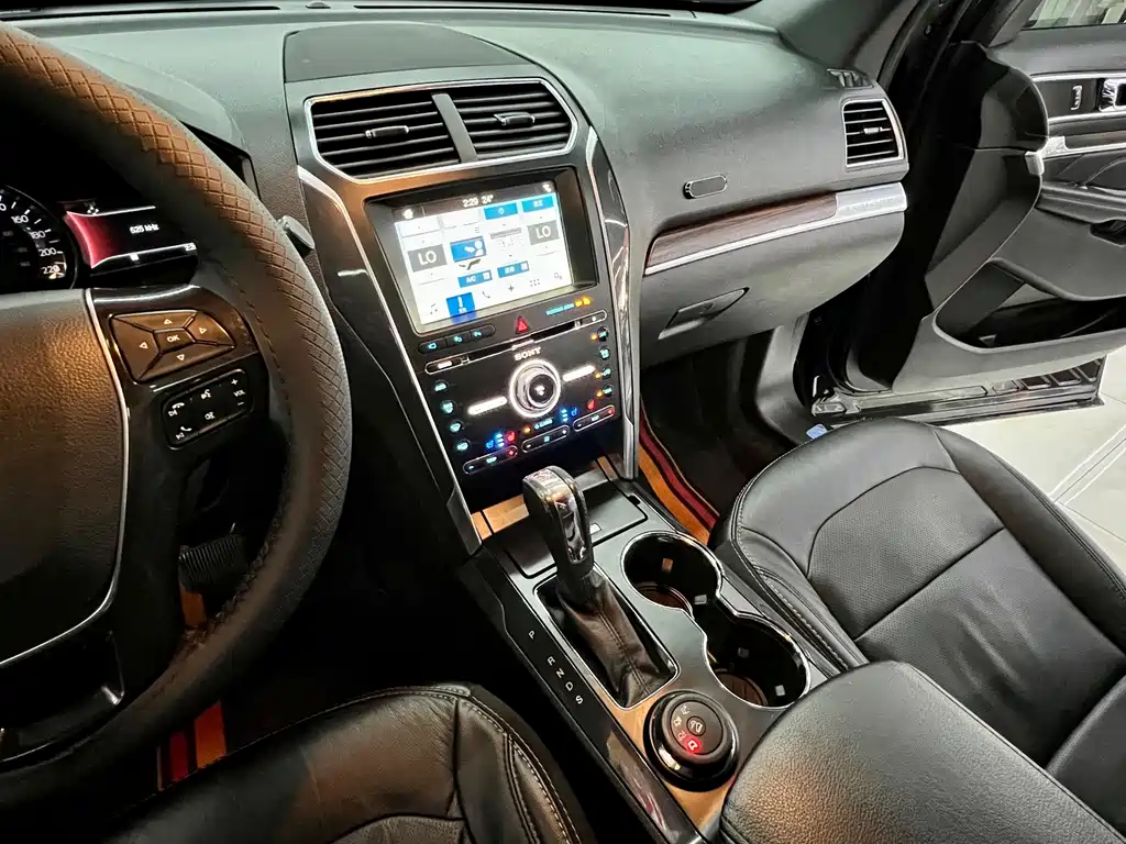 Ford Explorer (Import) — миниатюра 12