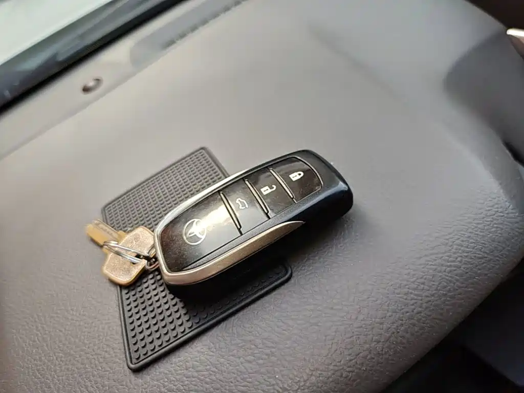 Toyota Land Cruiser Prado 2016 2.7L AT Standard