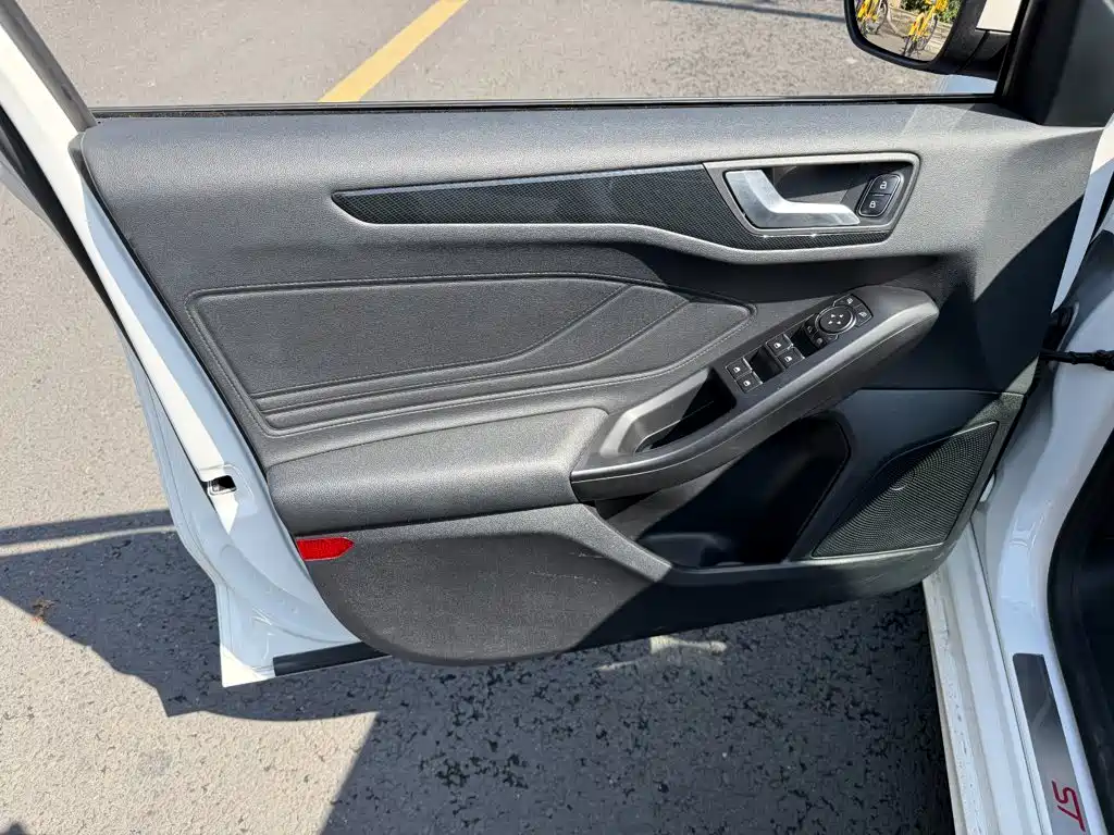 Ford Focus — миниатюра 6