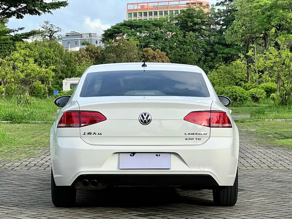 Volkswagen Lamando 2015 230TSI DSG