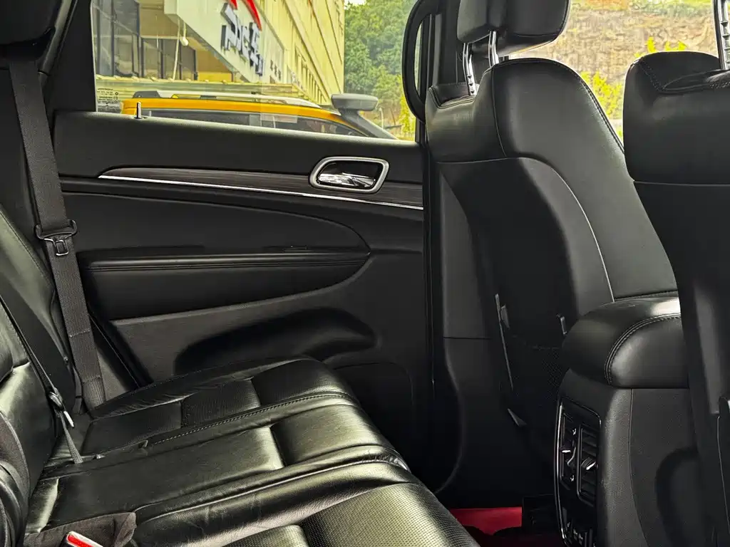 Jeep Grand Cherokee (Import) — миниатюра 7