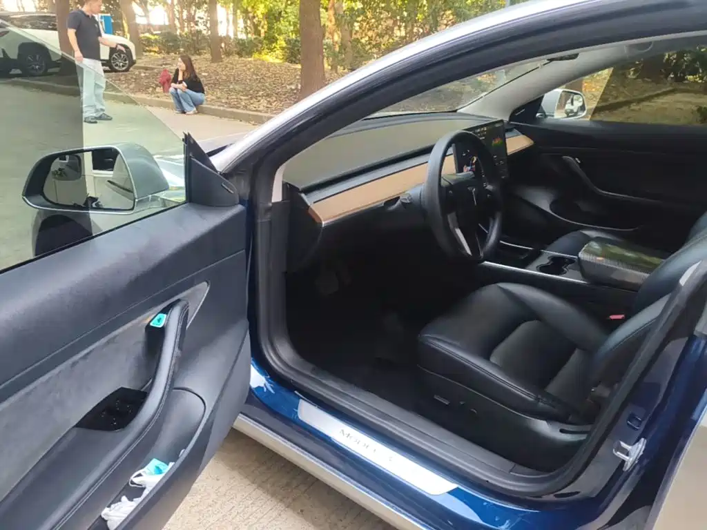 Tesla Model 3 — миниатюра 16