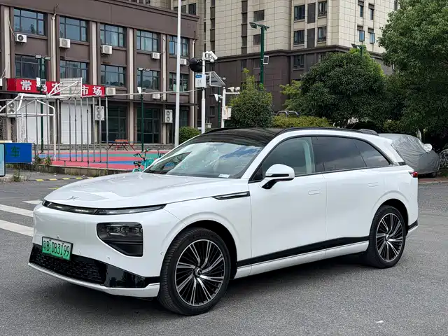2023 Xpeng G9
