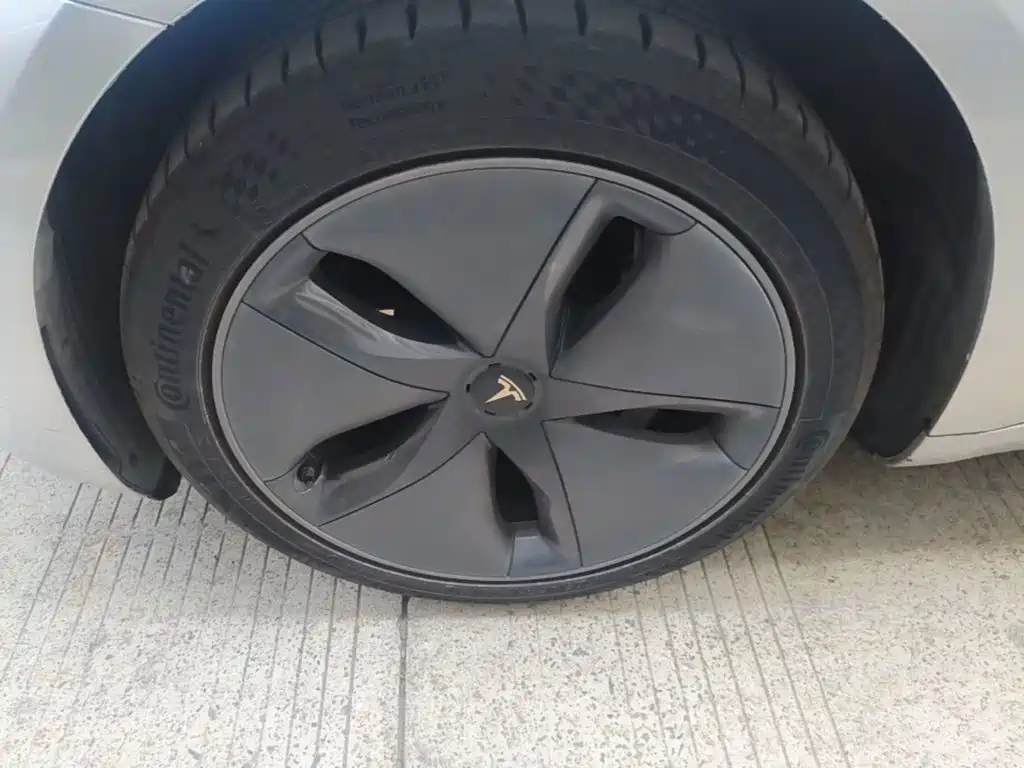 Tesla Model 3 — миниатюра 23