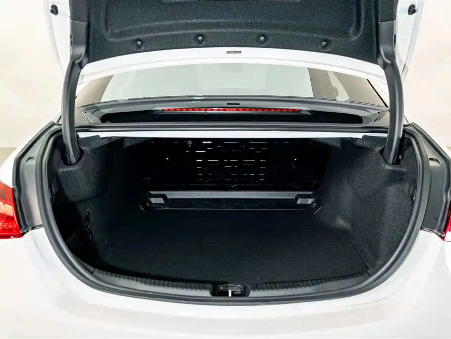 Mercedes-Benz C-Class — миниатюра 21