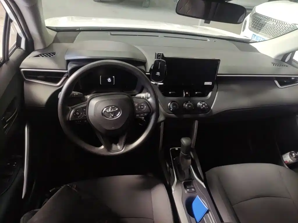 Toyota Corolla Cross — миниатюра 10