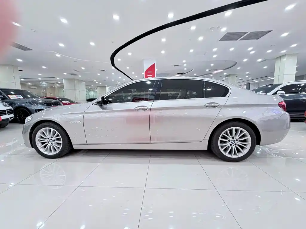 BMW 5 Series — миниатюра 11