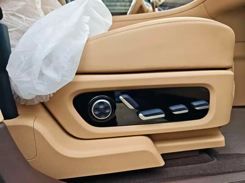 AITO ASK THE WORLD M9