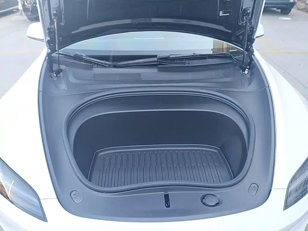 Tesla Model 3 — миниатюра 20