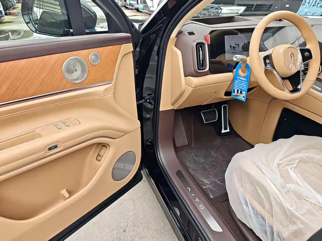 AITO ASK THE WORLD M9