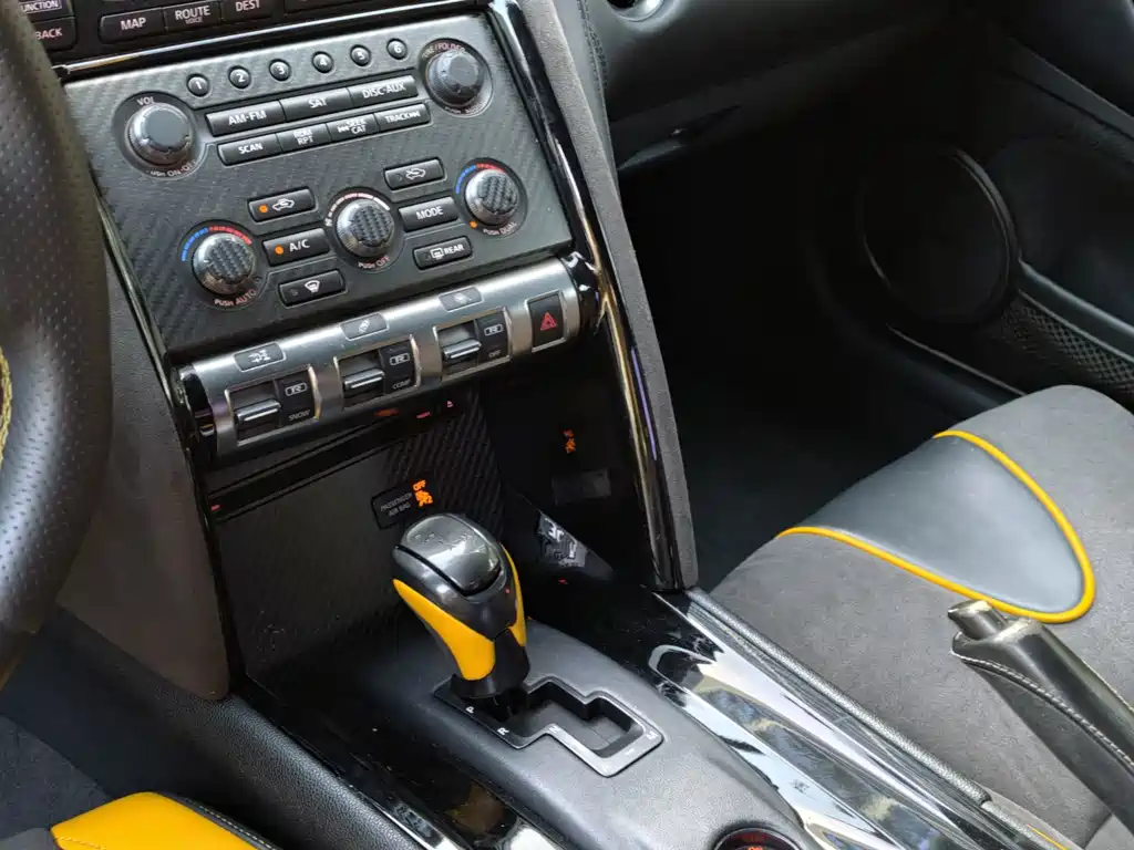 Nissan GT-R — миниатюра 7