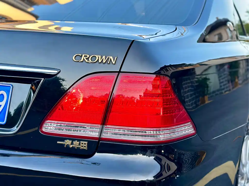 Toyota Crown — миниатюра 9