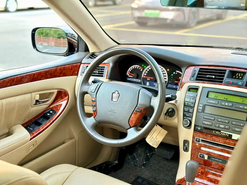 Toyota Crown — миниатюра 23