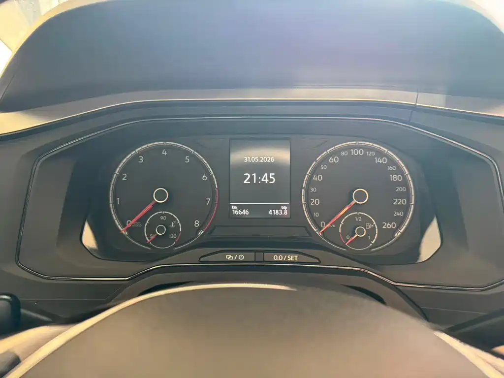 Volkswagen Polo Plus 1.5L Auto Vertical Passion Joy Live Edition, фото 14