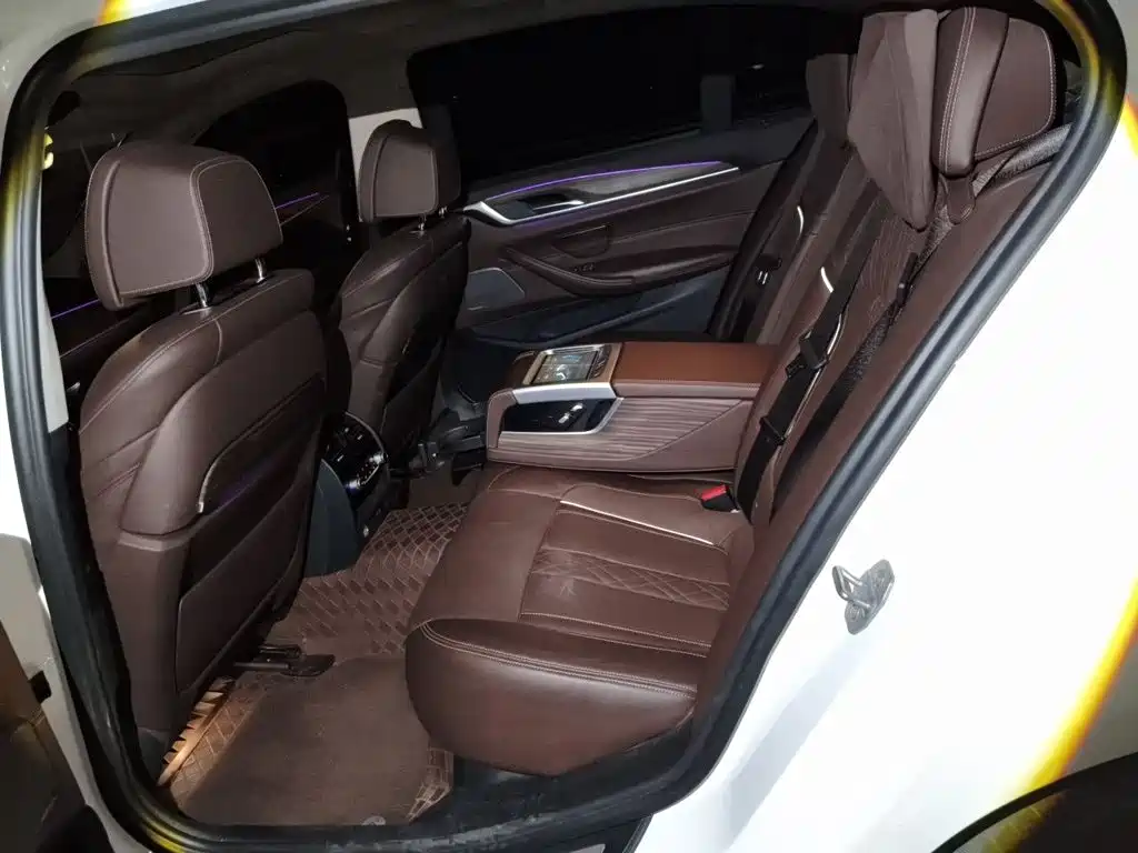 BMW 5 Series — миниатюра 15