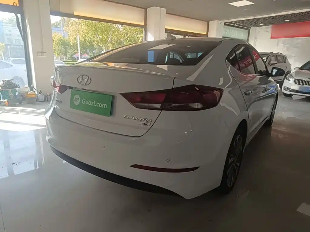 Hyundai Elantra — миниатюра 7