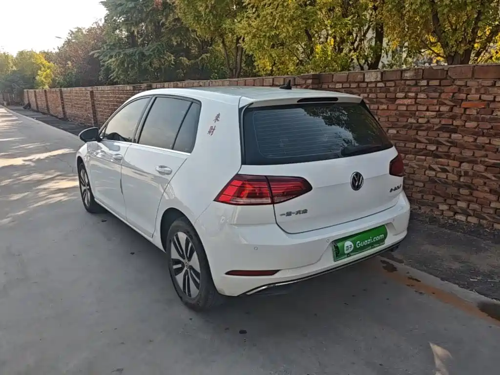 Volkswagen Golf EV — миниатюра 5