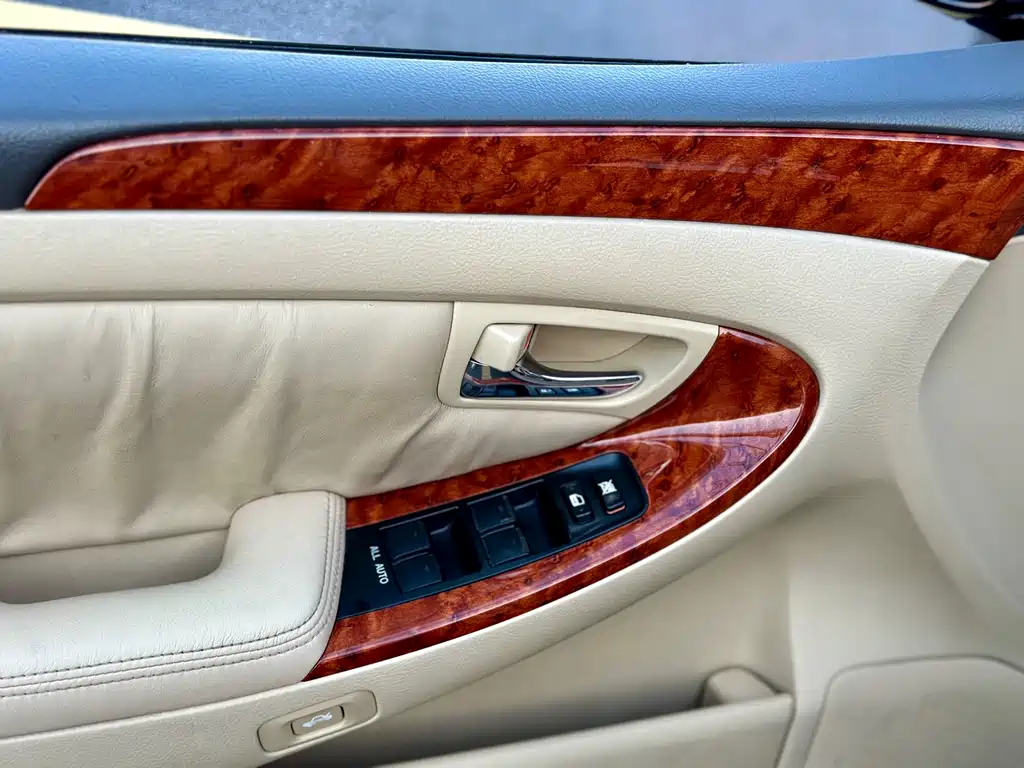 Toyota Crown — миниатюра 25