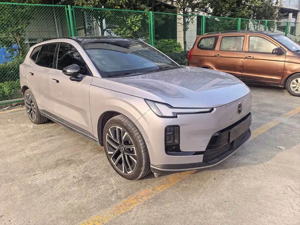 Volvo 沃尔沃XC70插电式混动 2025