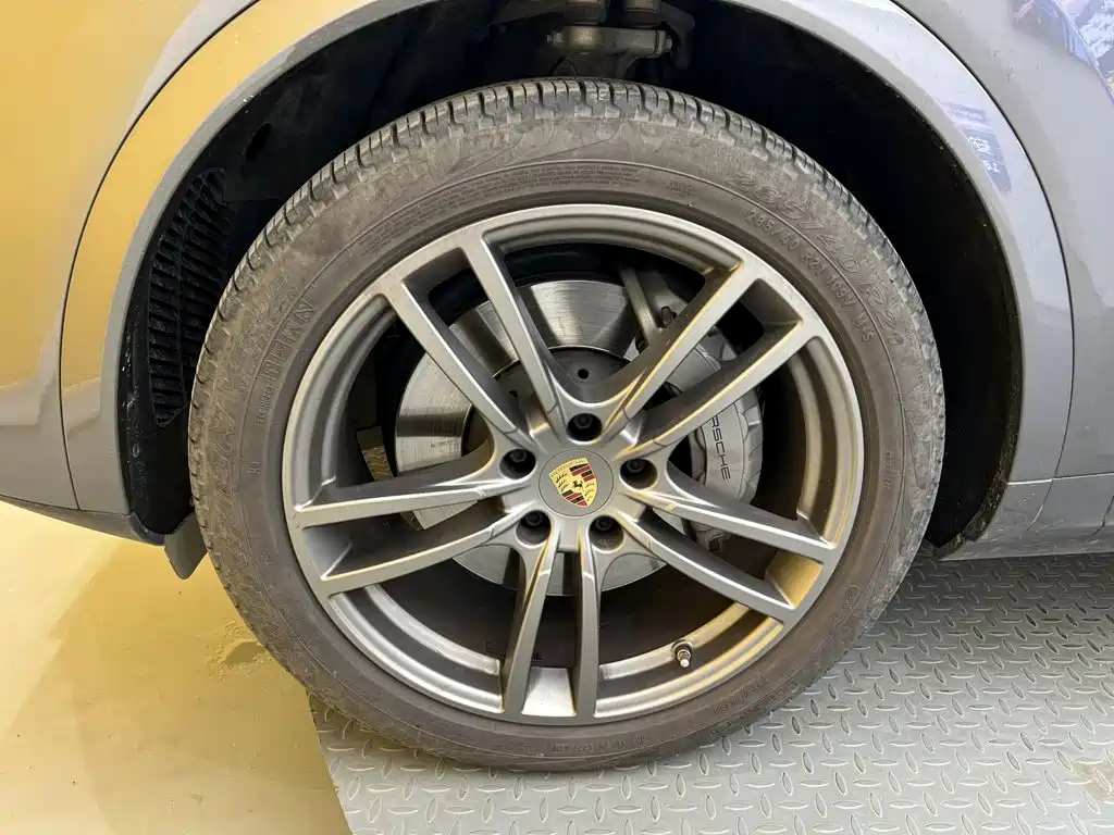 Porsche Cayenne — миниатюра 10