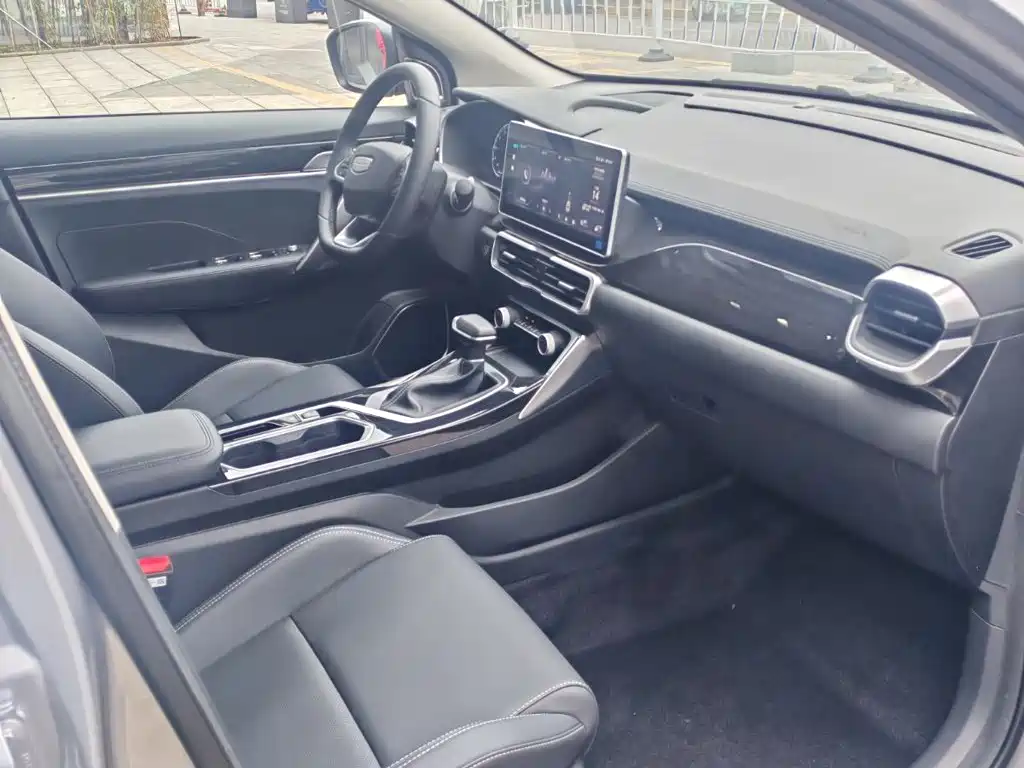 Geely Binyue — миниатюра 17