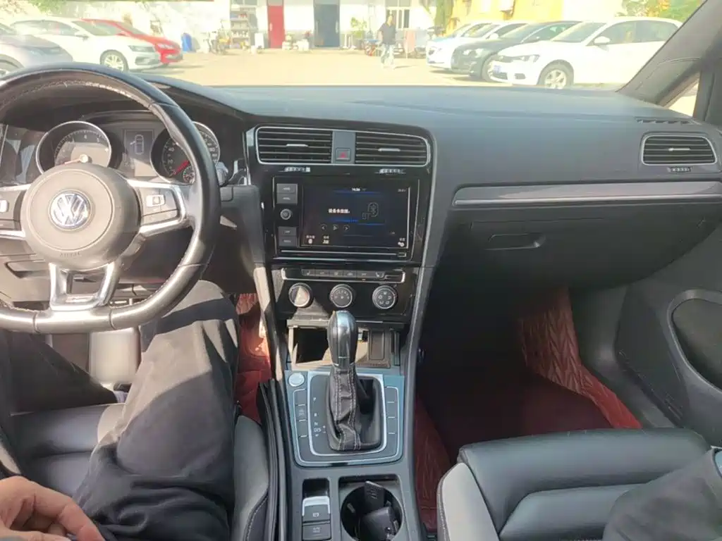 Volkswagen Golf — миниатюра 10