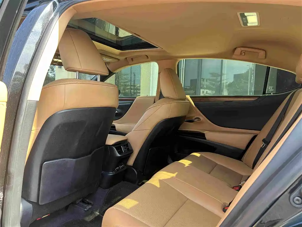 Lexus ES — миниатюра 6