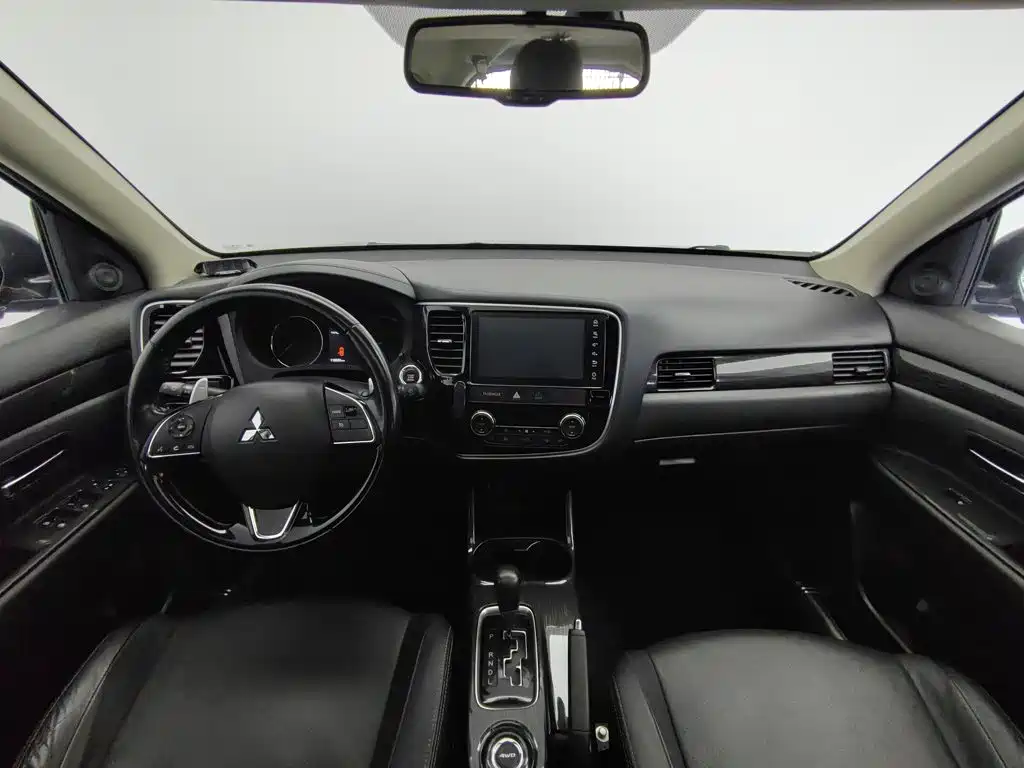 Mitsubishi Outlander — миниатюра 5