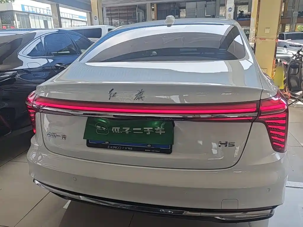 Hongqi Hongqi H5 — миниатюра 6