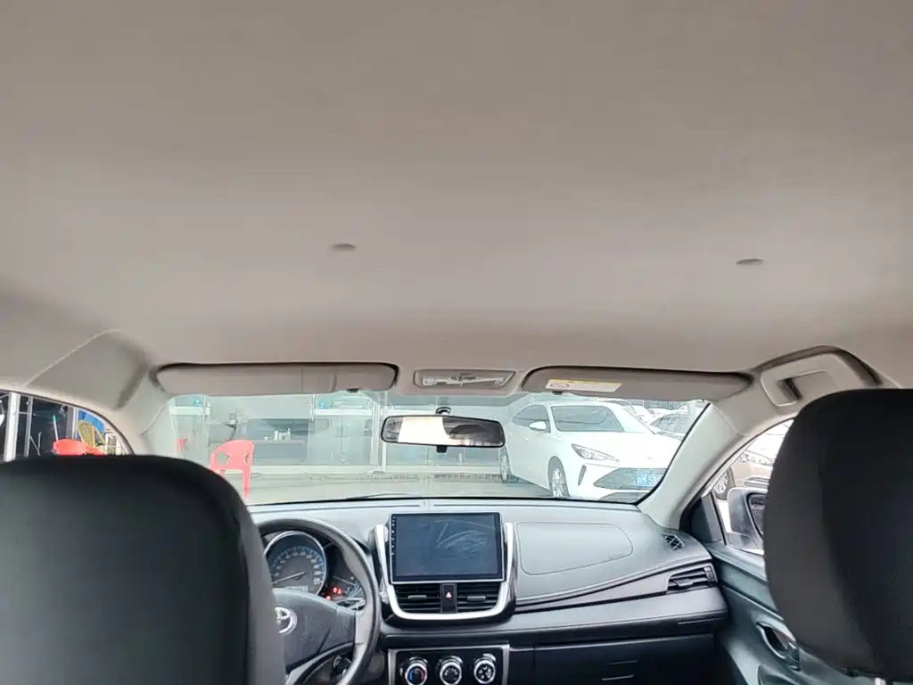 Toyota Yaris L — миниатюра 18