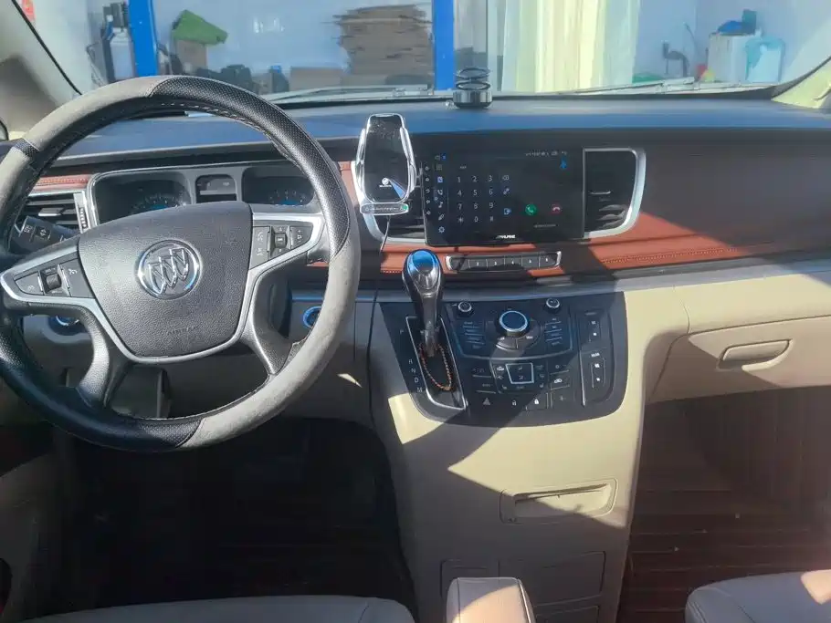 Buick GL8 — миниатюра 12