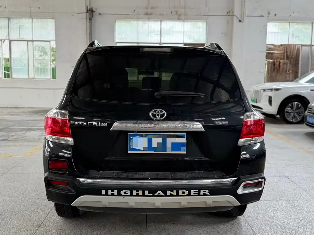 Toyota Highlander 2013 2.7L 5 мест